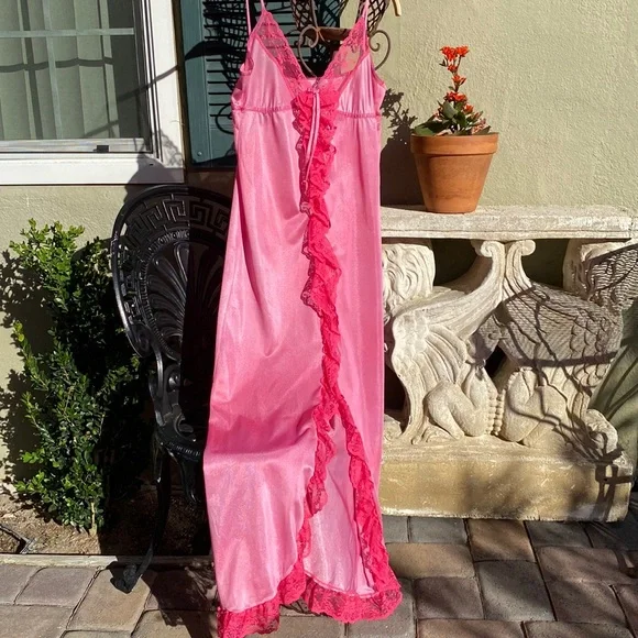 Vintage Lingerie - Picture 1 of 9